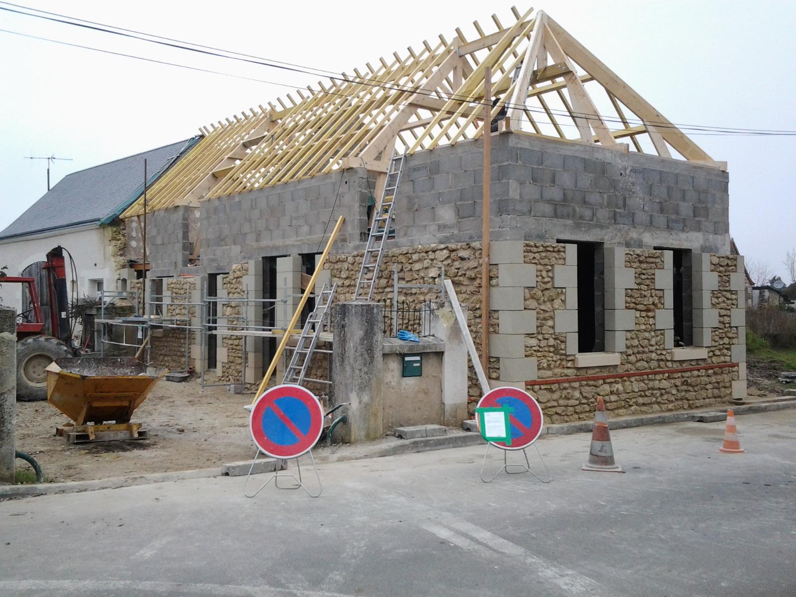 Maçonnerie parpaings doublés en moellons et pierre de Tuffeau