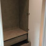 Schrank innen: grau, außen: weiß, Schreinerei Molitor