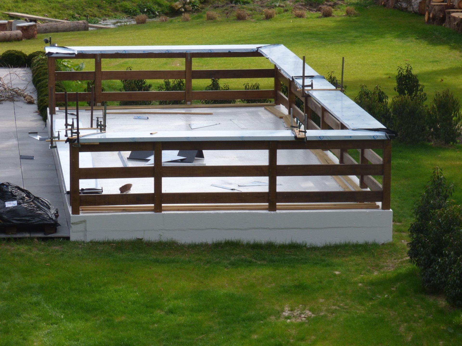 Feuilles d'alu sur bois