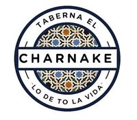 Logotipo para Taberna El Charnake, con diseño de mosaico, texto y borde circular.