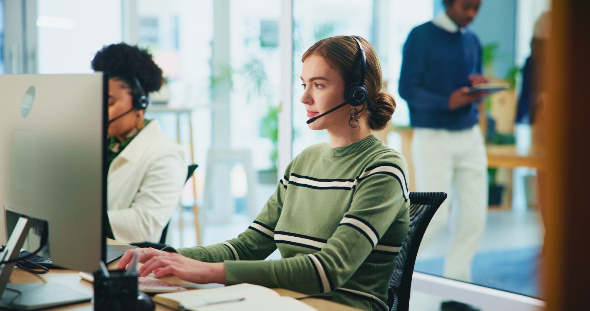 Une femme au téléphone