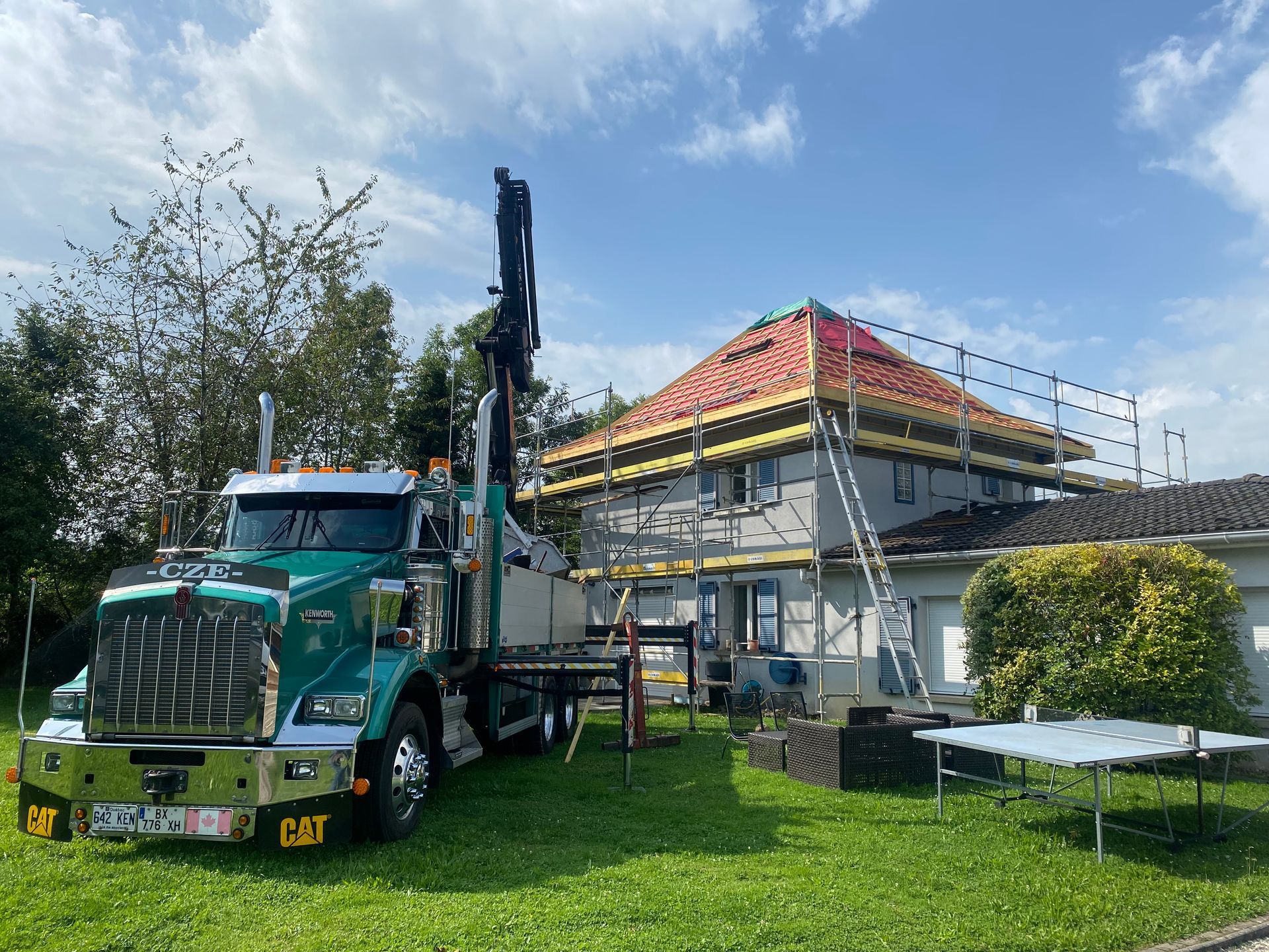 Camion de la société CZE devant un chantier
