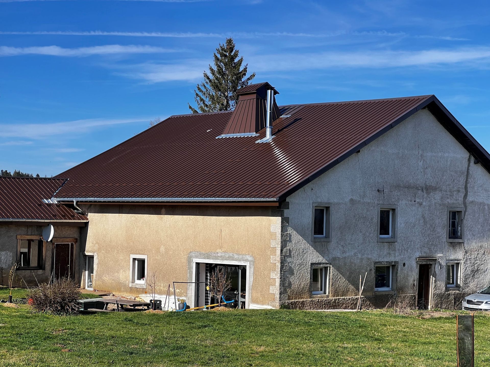 Ferme avec une toiture neuve