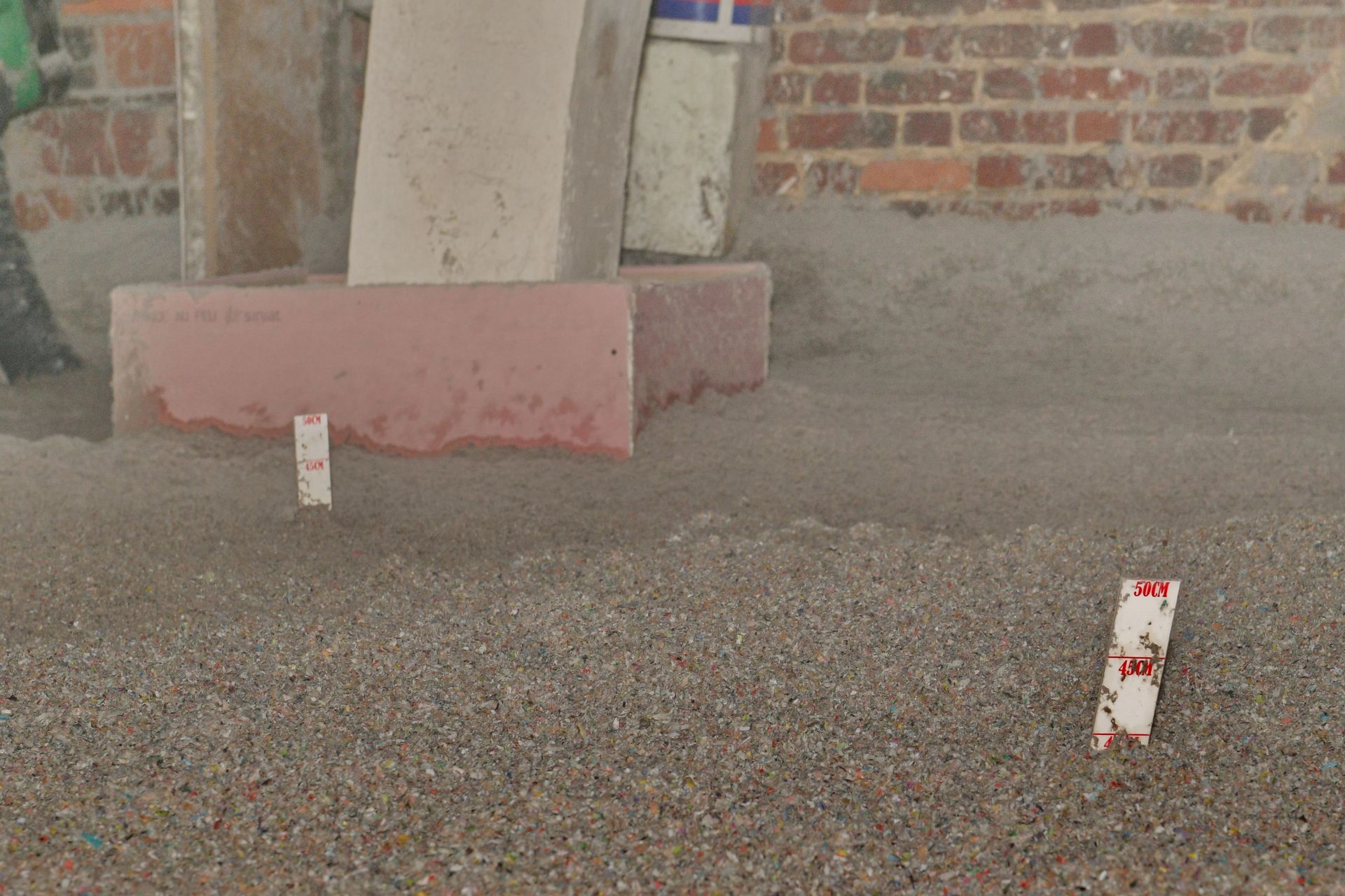 Combles perdus isolés avec de l'isolant projeté