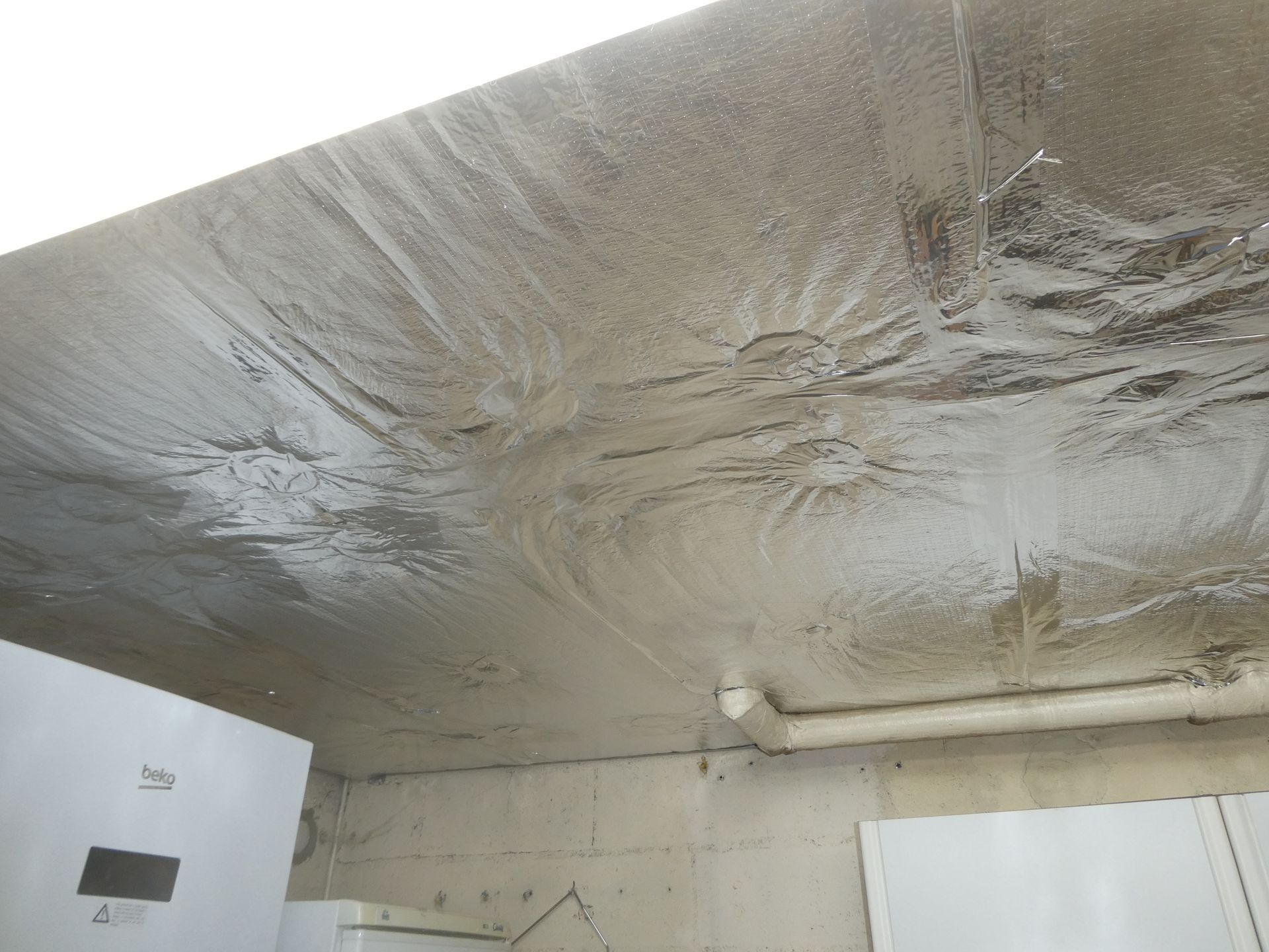 Vue d'une couche de mousse sous un plancher