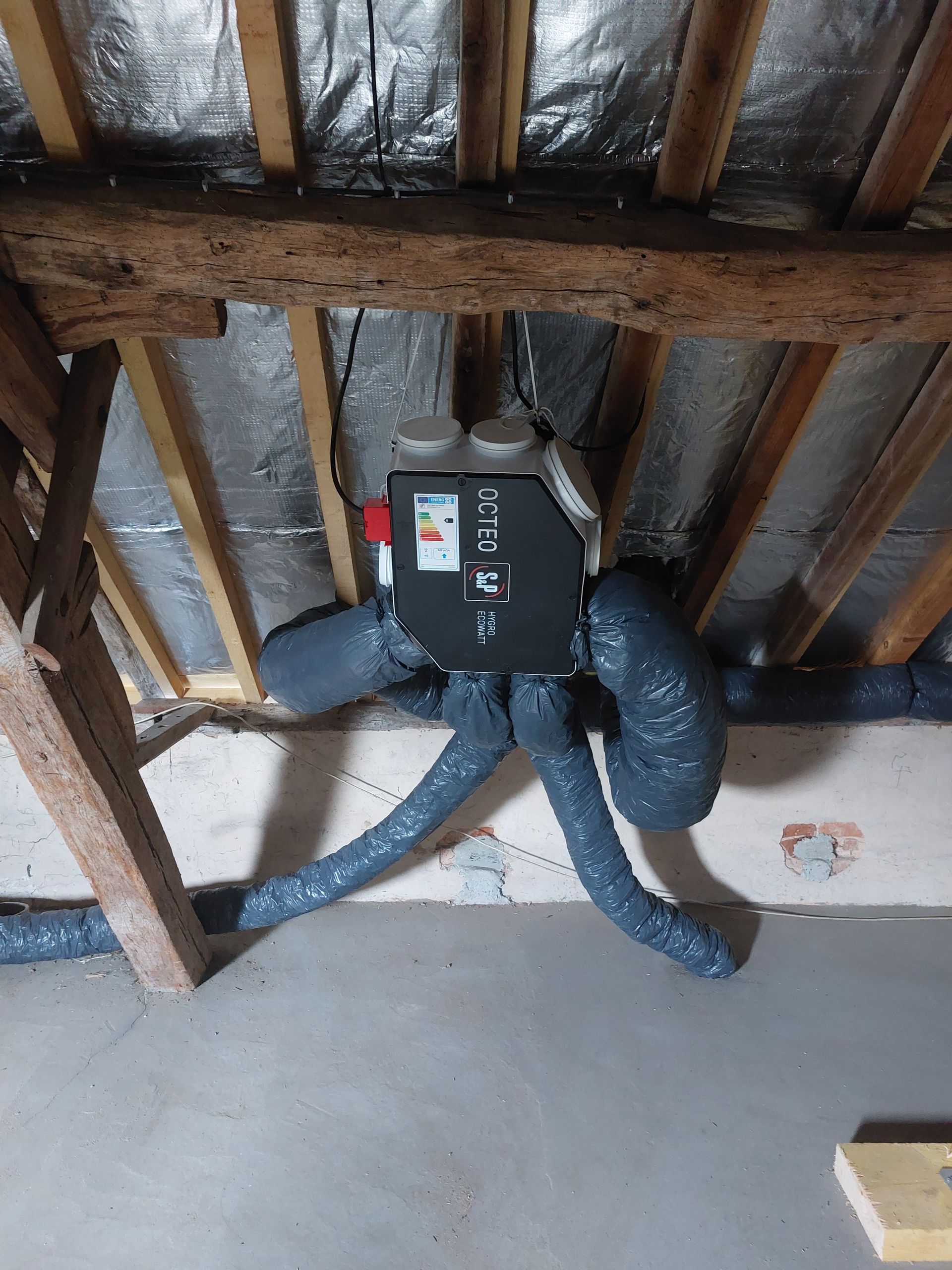 Système de ventilation dans le coin d'une pièce