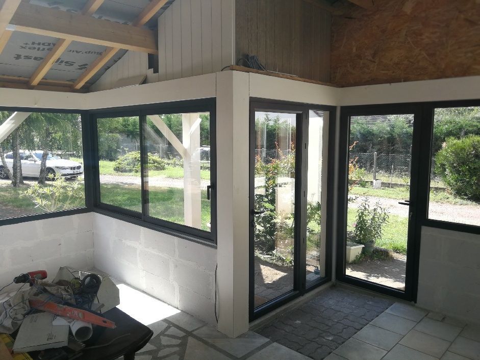 Une pose de plusieurs fenêtrse et baies vitrées