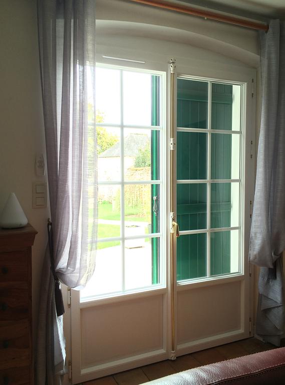 CHOTTIN JCS - Océane 37 - Porte-fenêtre PVC blanc avec croisillons