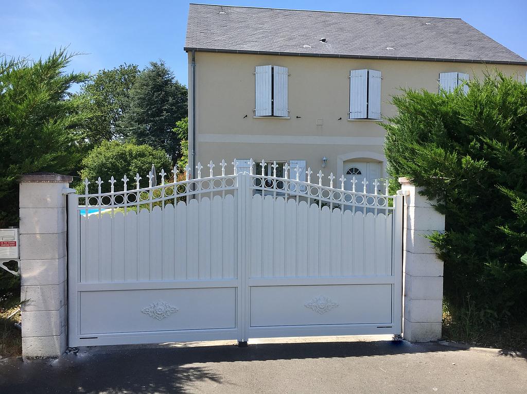 CHOTTIN JCS - Portaliers 37 - Portail Alu style ferronnerie