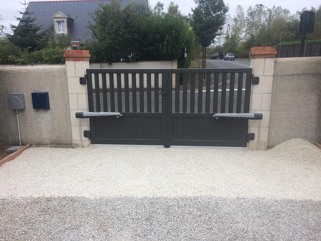 CHOTTIN JCS - Portaliers 37 - Motorisation à vérins/portail battant