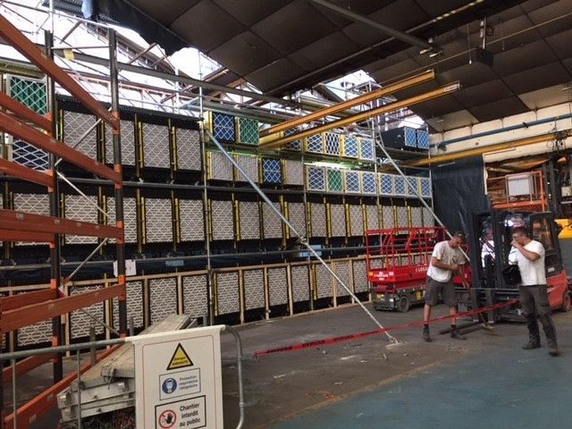 Mur extraction d'air amiante et équipe