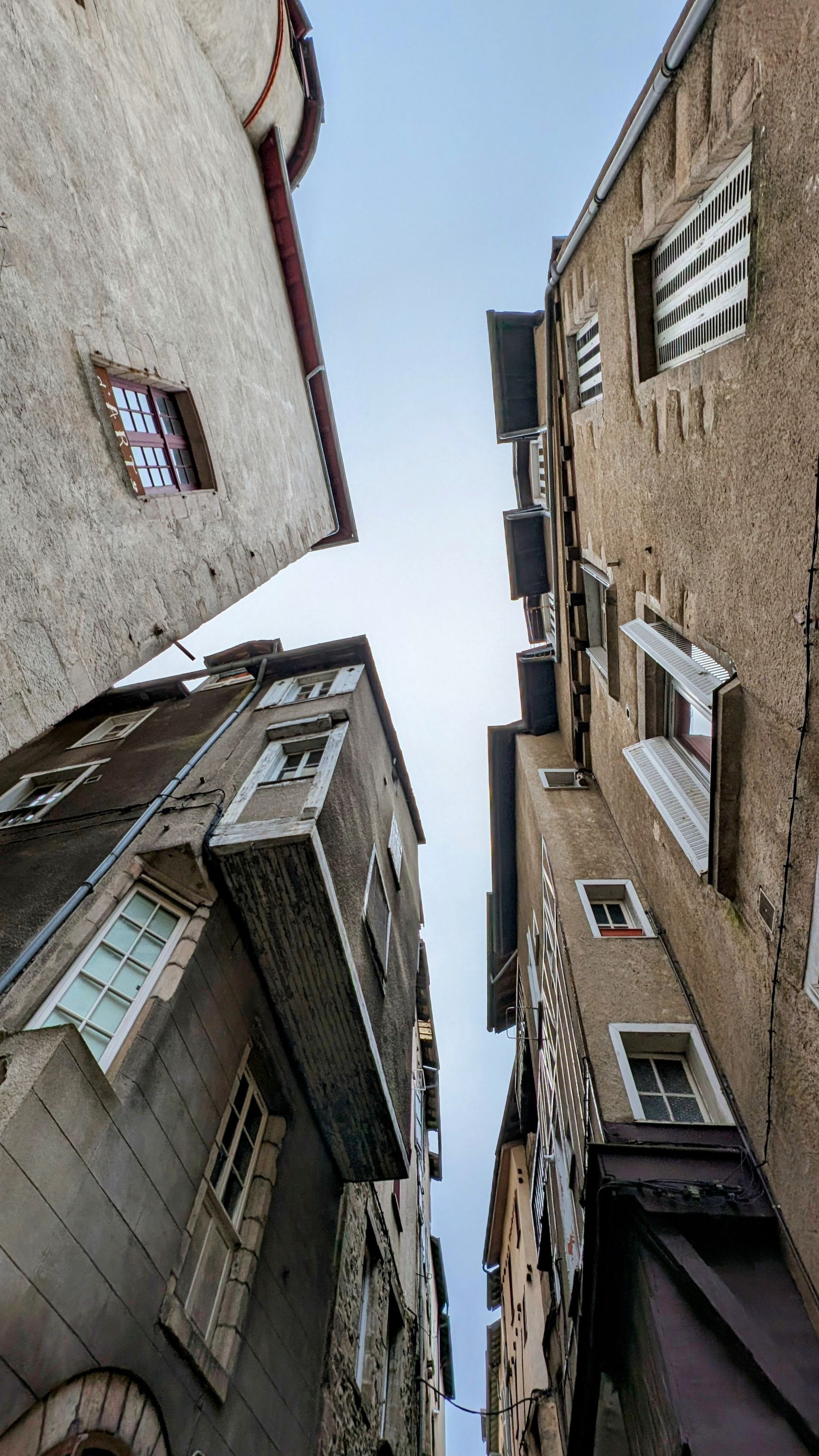 Rue à Uzerche, ville médiévale fortifiée.