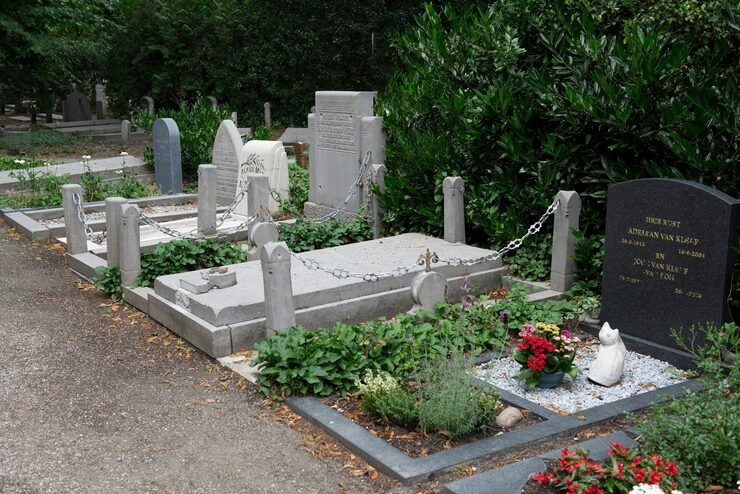 Lápides e Monumentos