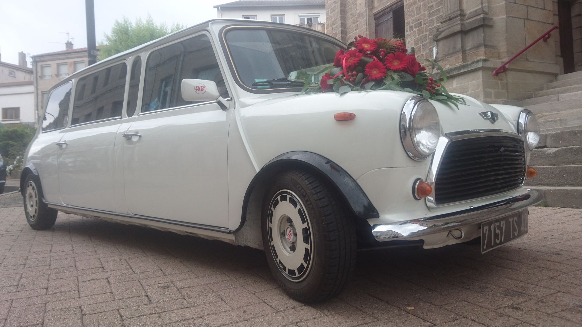 Une limousine blanche