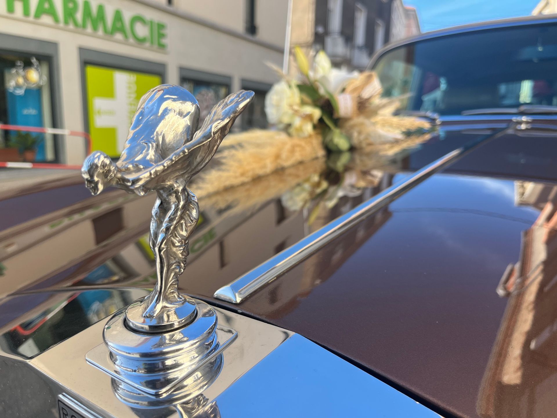 Une voiture en gros plan