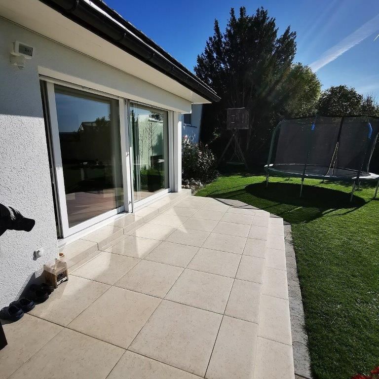 Fassade und Sitzplatz nachher - Tri Renova - Kloten