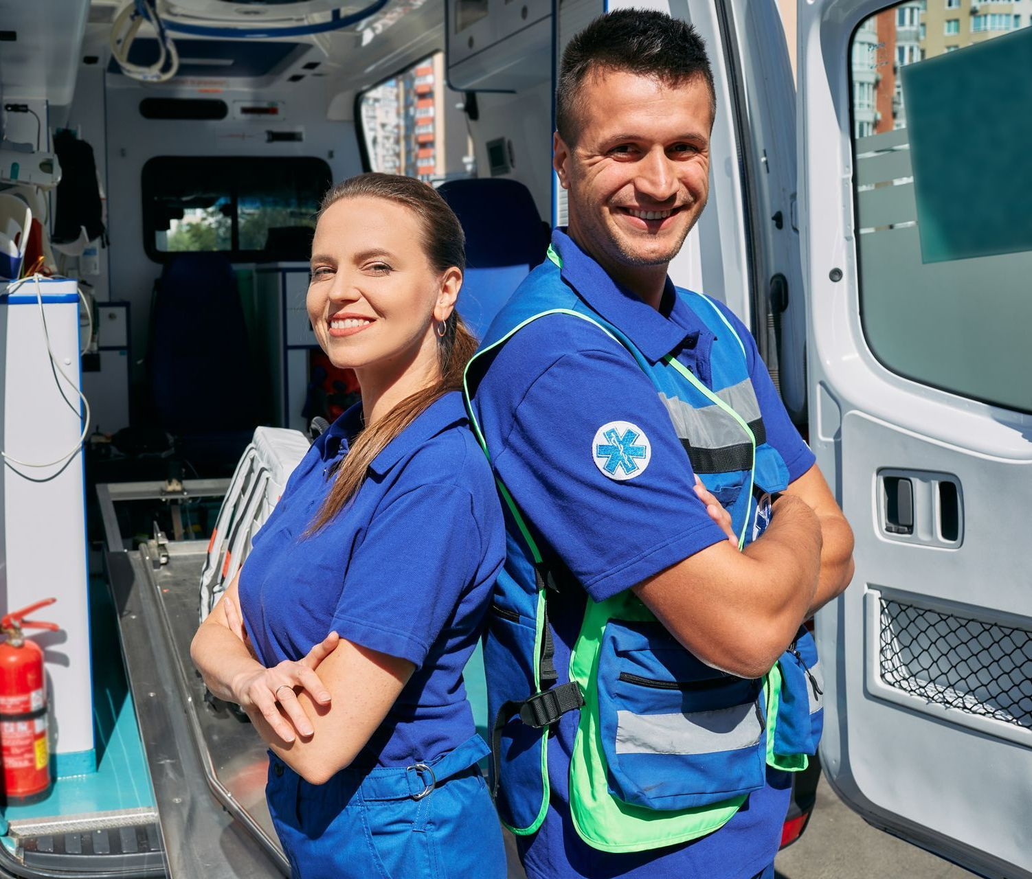 Ambulanciers prenant la pose