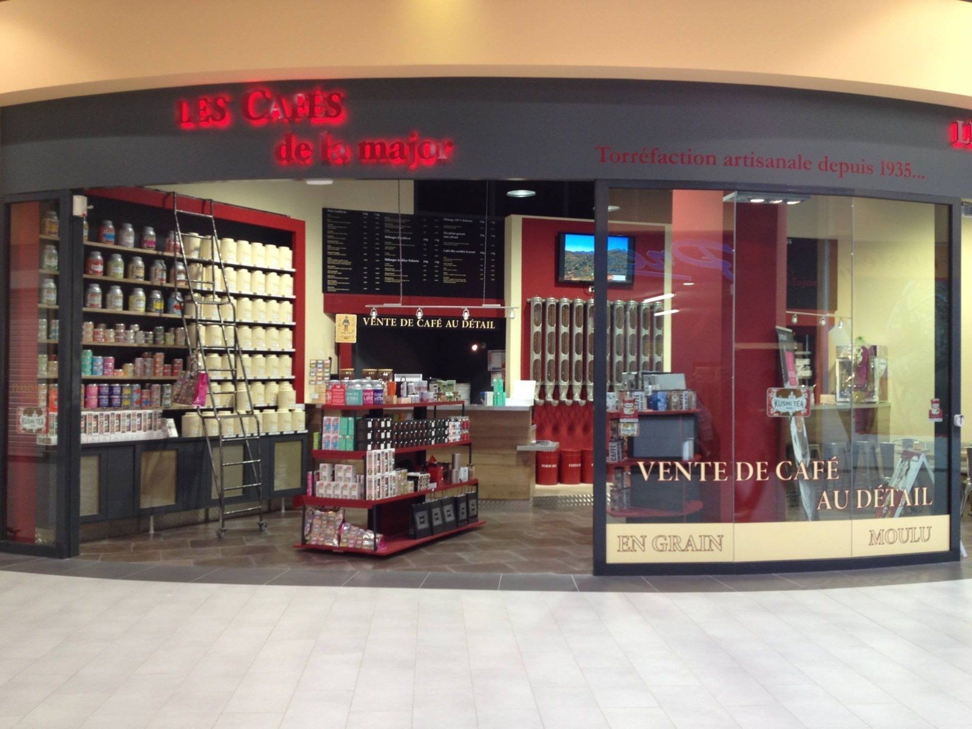 Agencement de magasin meuble à thé