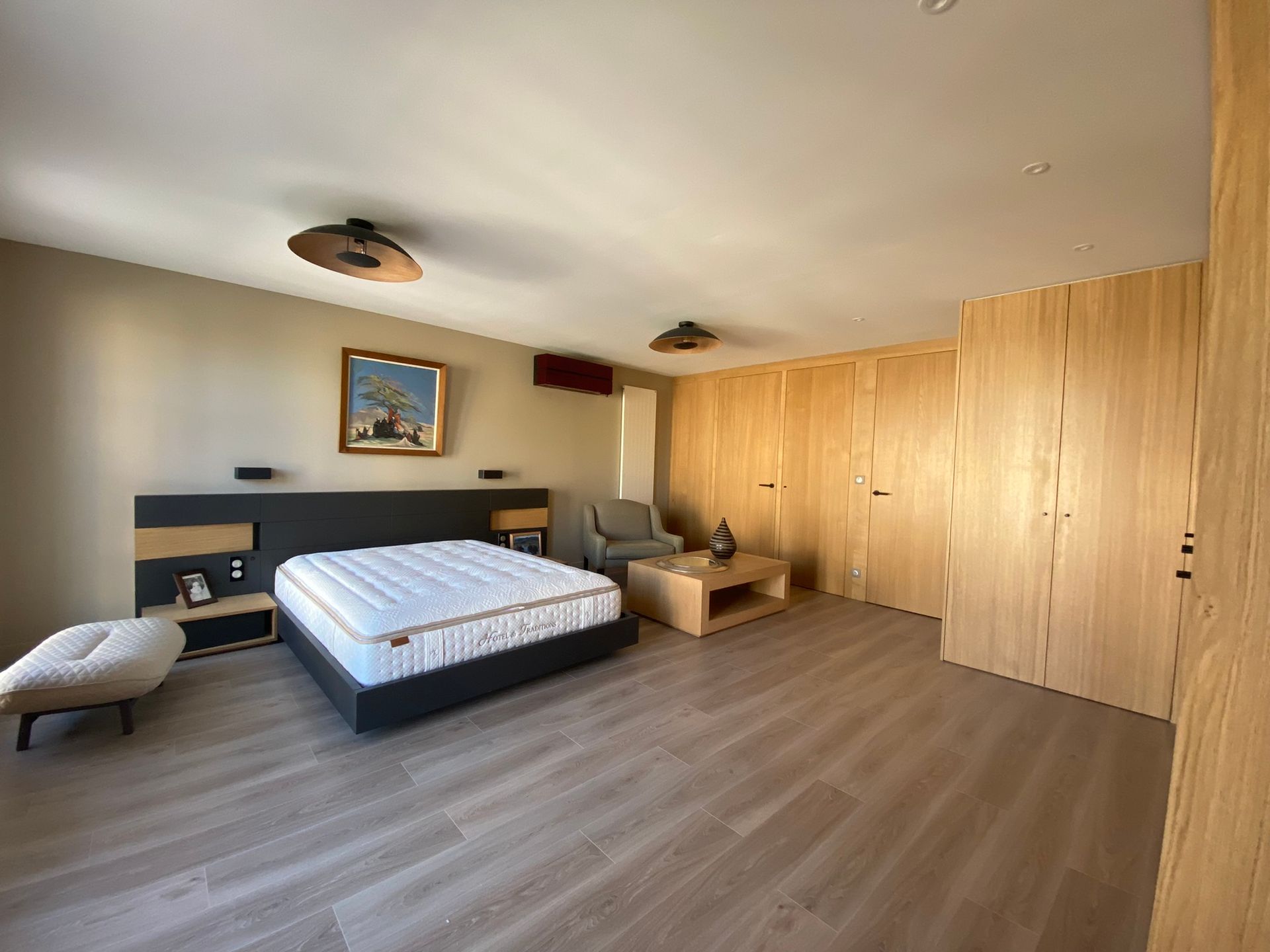 Agencement d'intérieur avec cloison bois