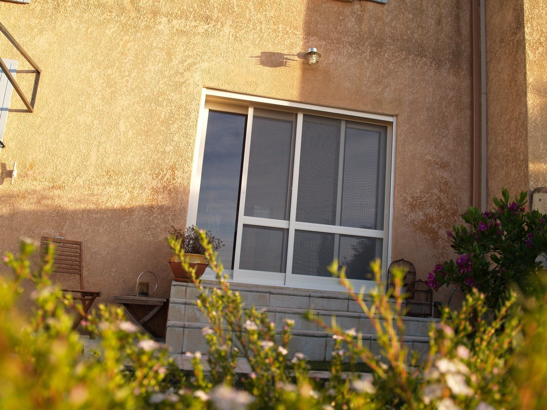 Moutiquaire coulissante