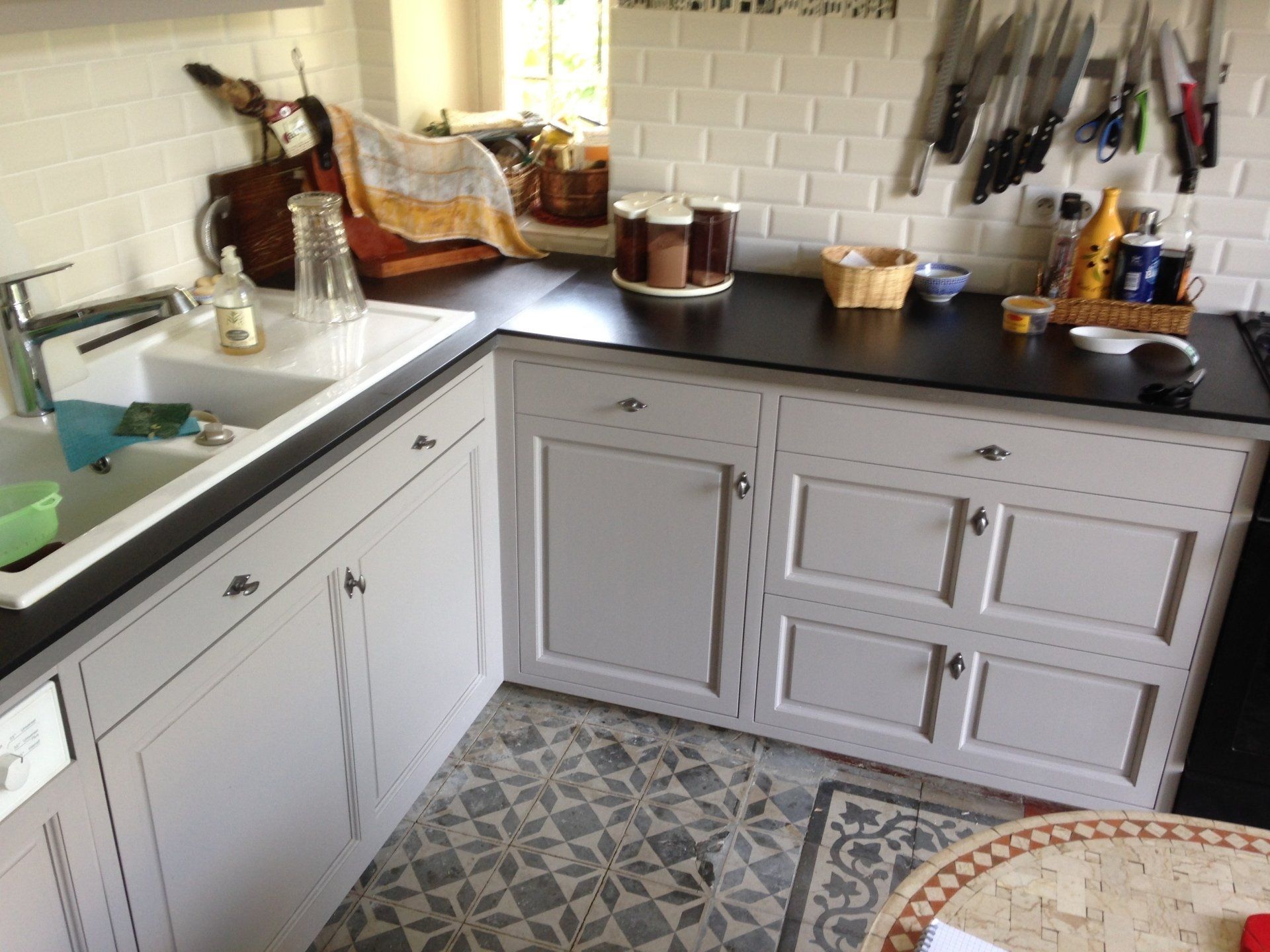 Meubles bas blancs de cuisine