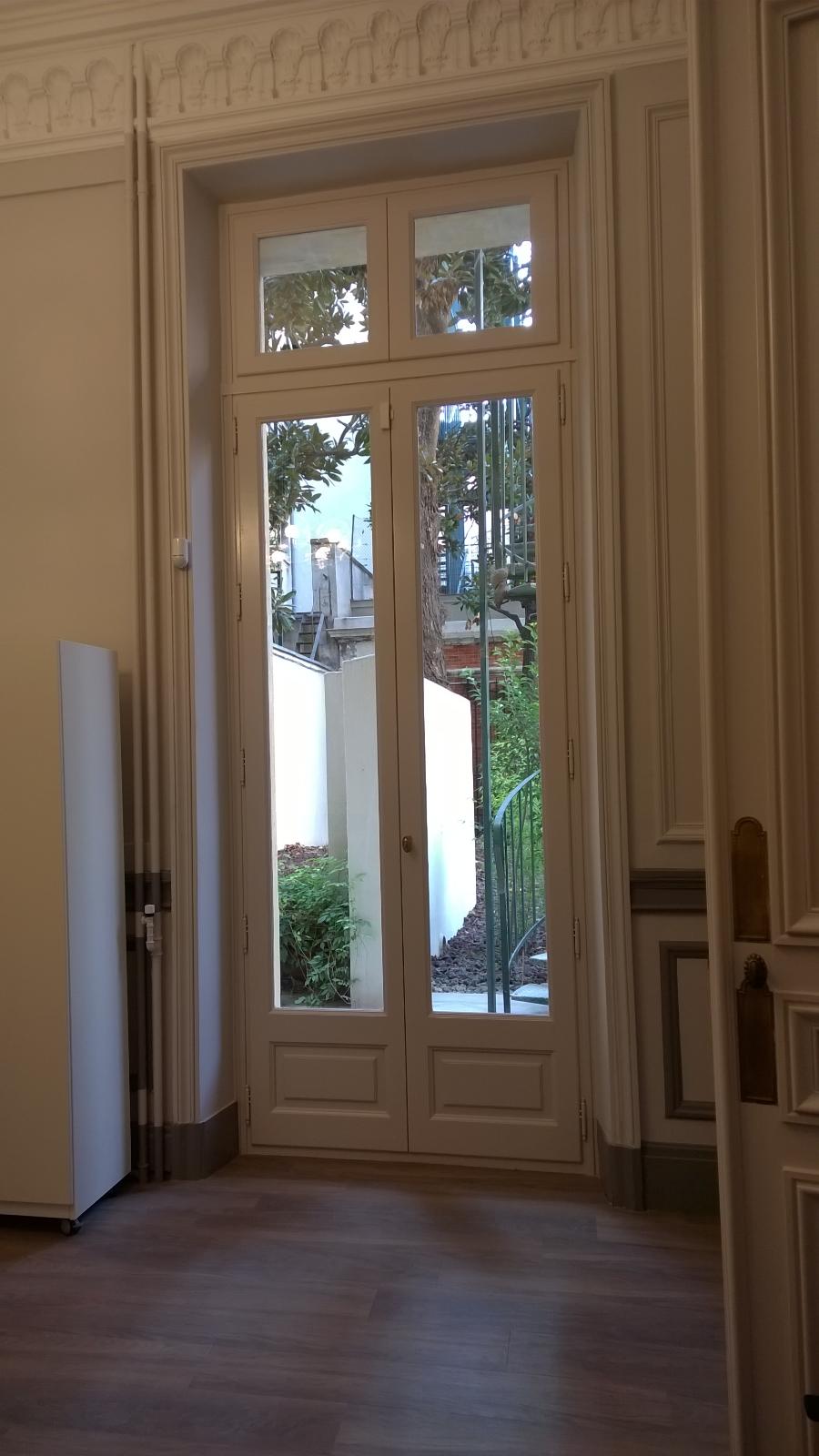 Porte fenêtre blanche