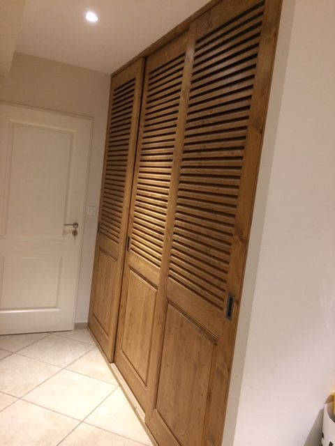 Porte de placard coulissantes en persiennes