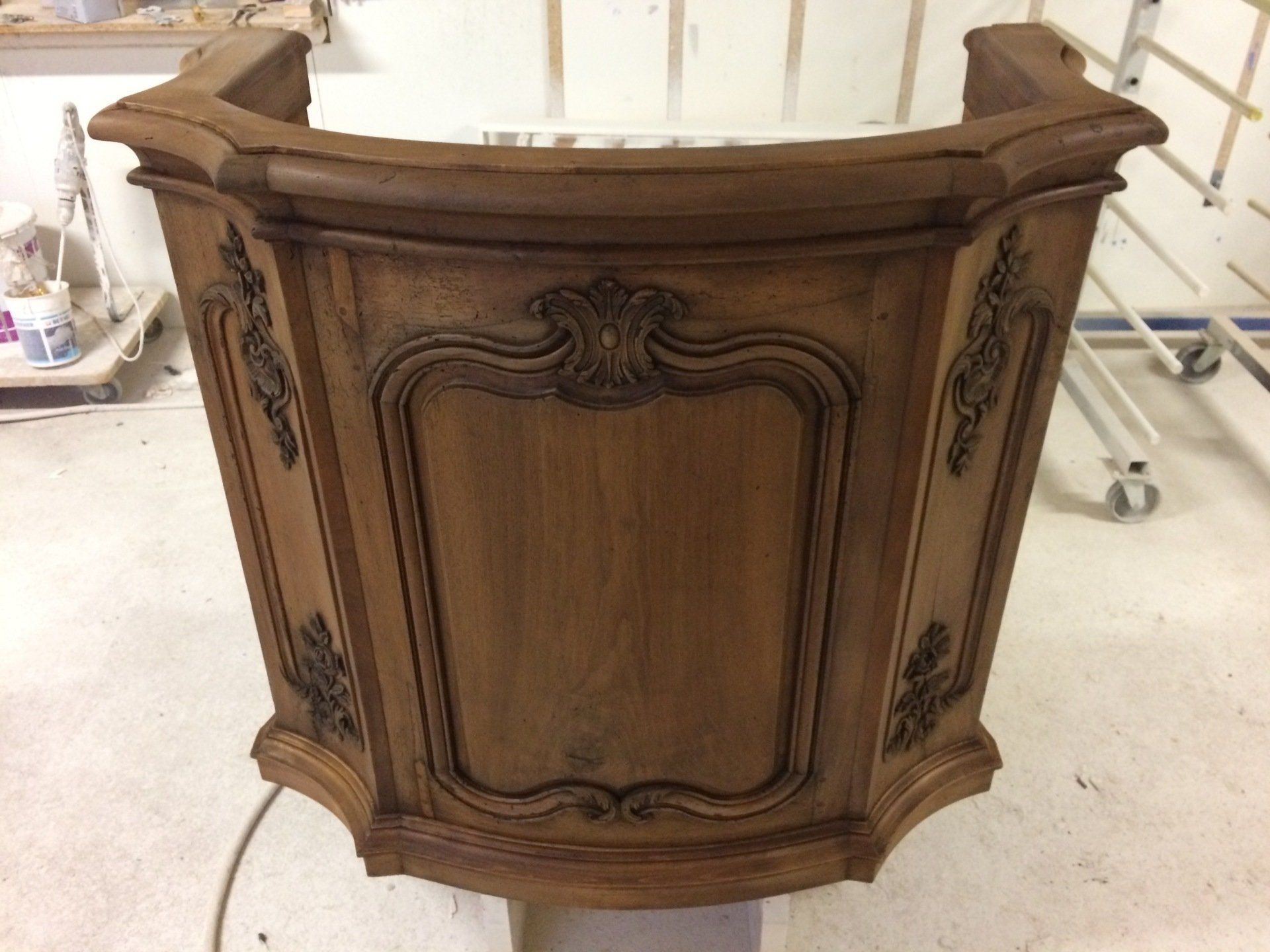 Modification d'une chaire à precher en pupitre d'église