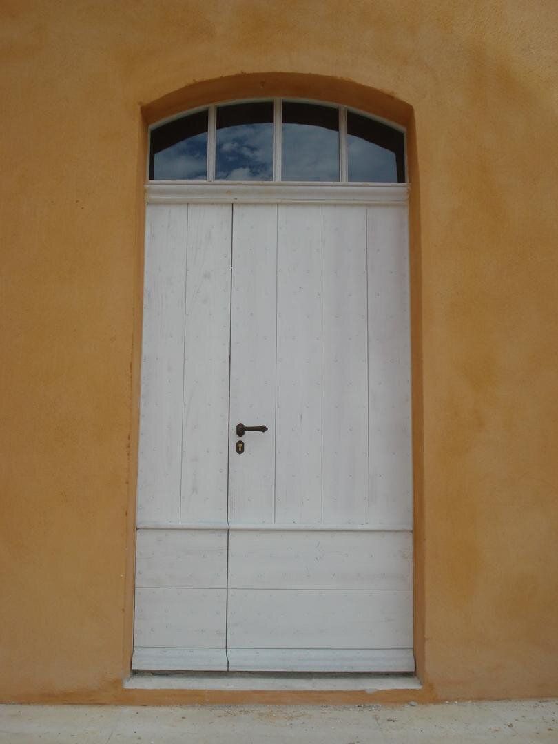 Porte d'entrée cintrée