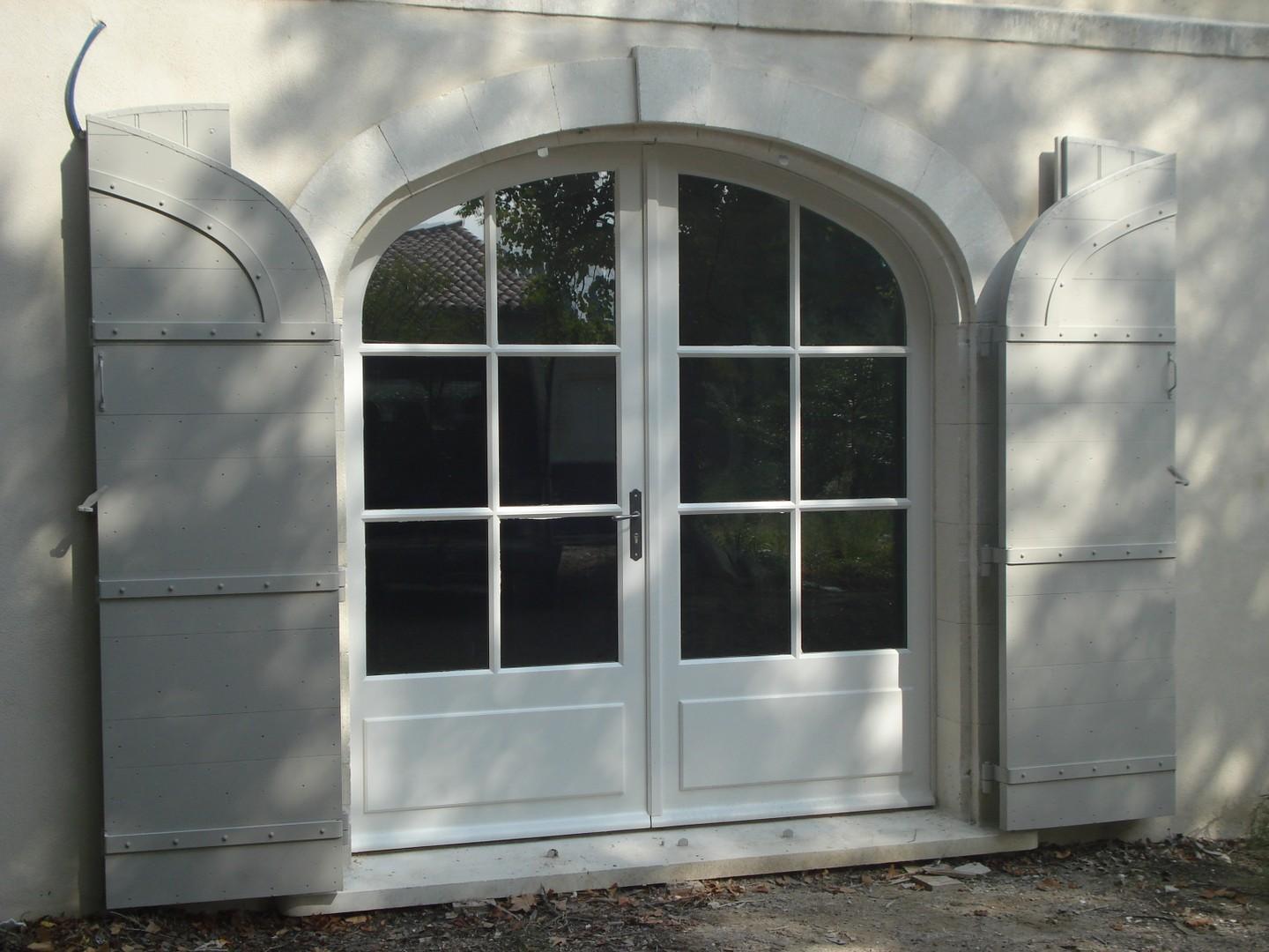 Porte fenêtre cintrée