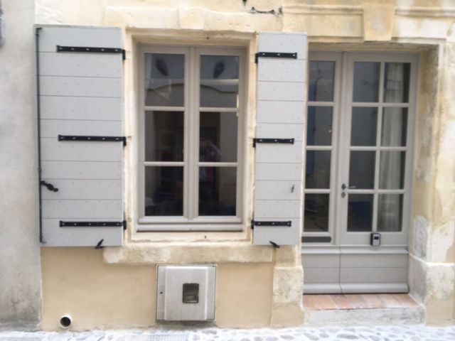 Volet double fenêtre et porte d'entrée