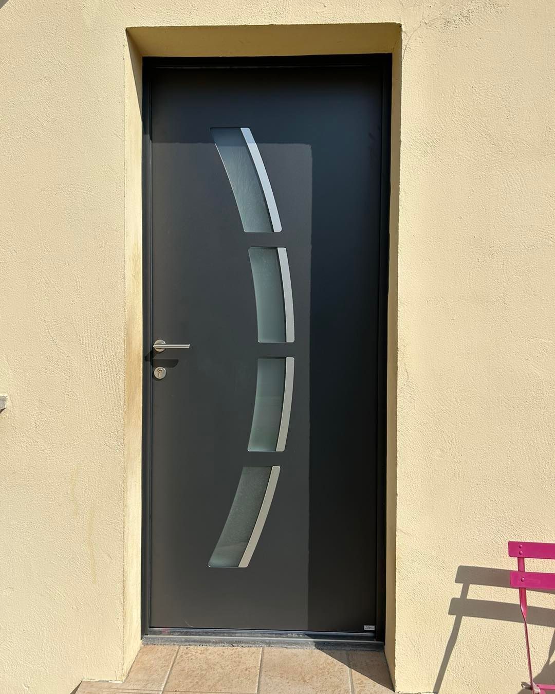 Porte d'entrée personnalisée en aluminium