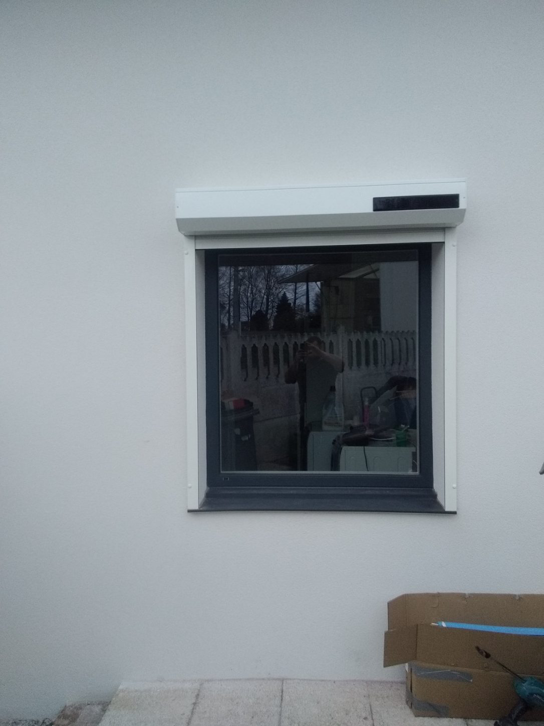 Volet coulissant avec cellules solaires