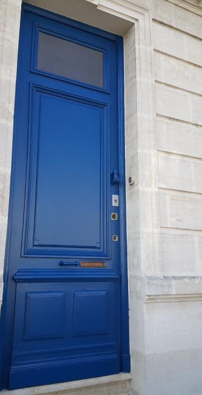 Peinture d'une porte d'entrée