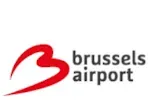 Logo des Flughafens Brüssel mit rotem, stilisiertem „B“ und schwarzem Text auf weißem Hintergrund