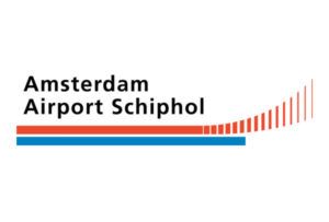 Logo des Flughafens Amsterdam Schiphol mit schwarzem Text und roten und blauen Balken