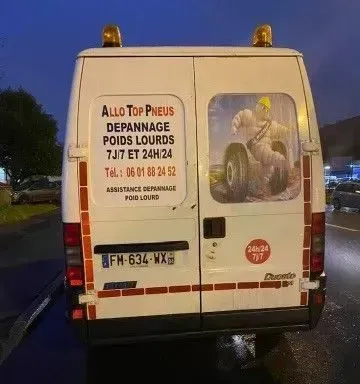 Un camion utilitaire de Dépannage Poids Lourds