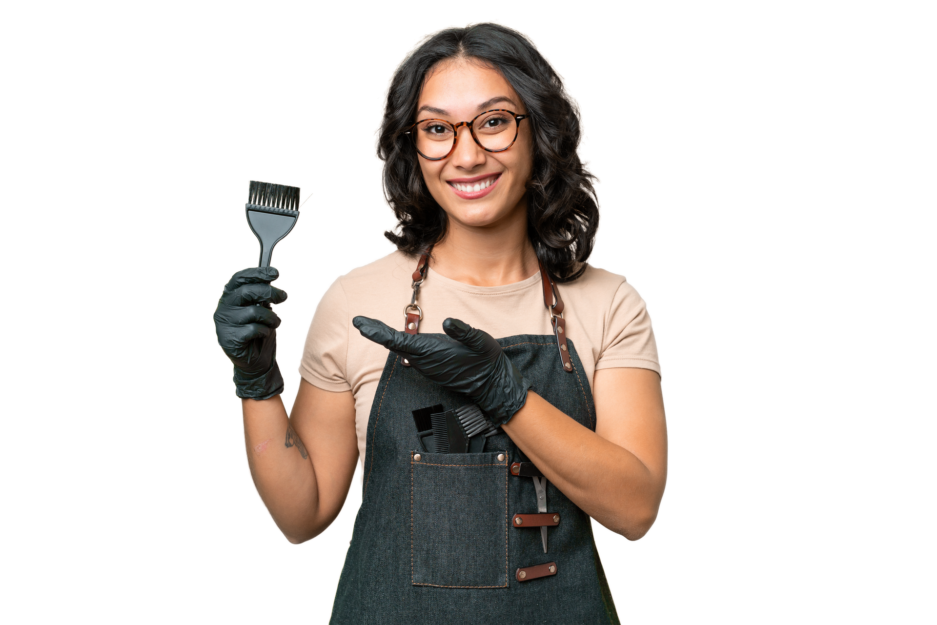 Coiffeuse avec un pinceau applicateur