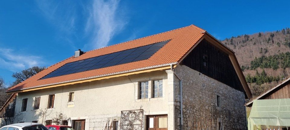toiture avec panneaux photovoltaïques