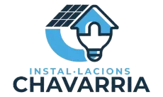 Gr&aacute;fico azul y blanco de una casa con paneles solares y una bombilla, que ilustra la energ&iacute;a solar.