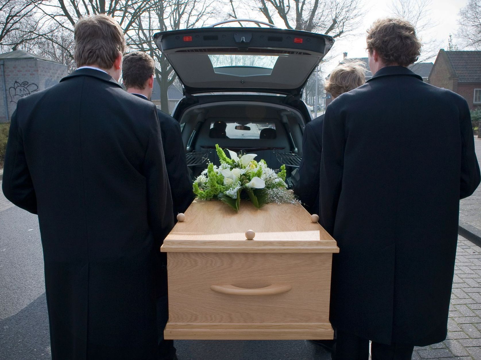 Cercueil dans un corbillard