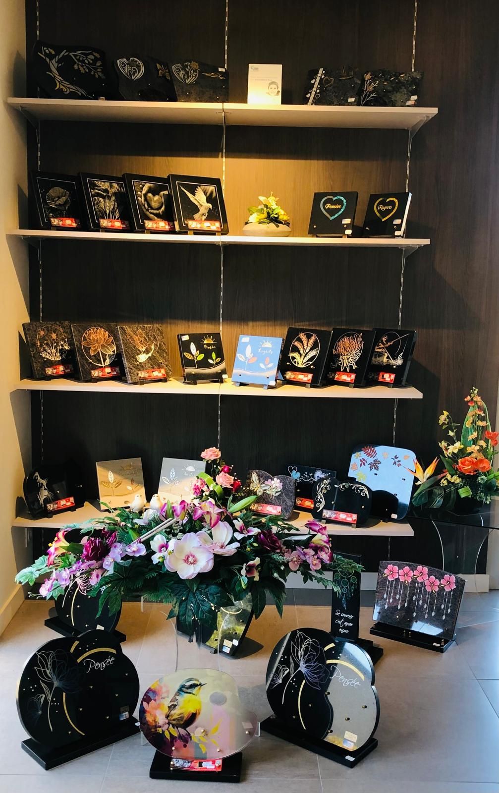 Présentation d'articles funéraires