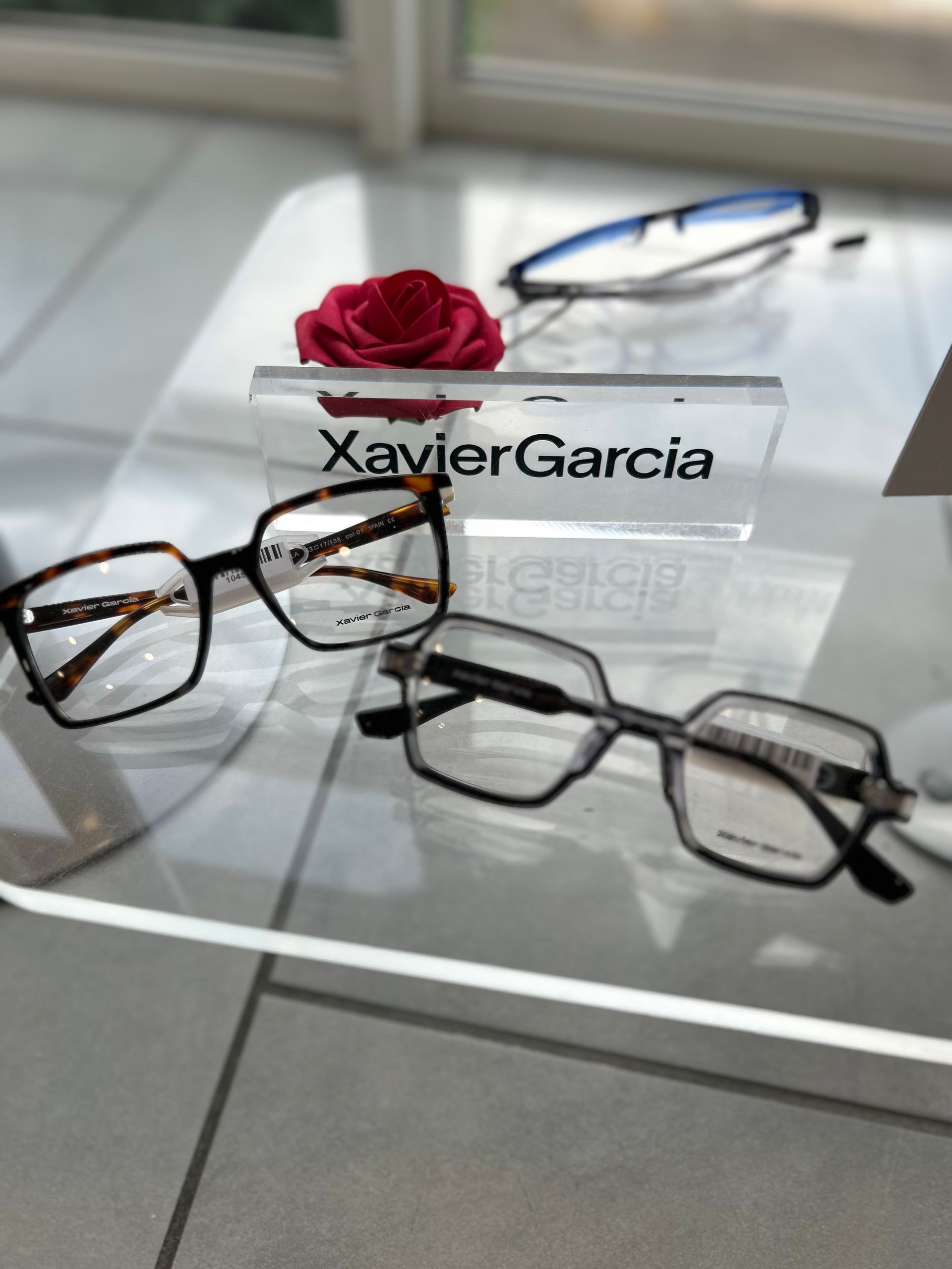 Des lunettes de vue rondes.