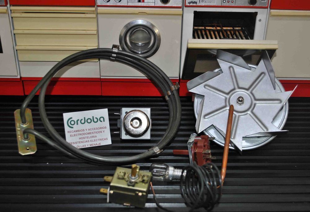Un montón de piezas de electrodomésticos con una tarjeta que dice Córdoba.