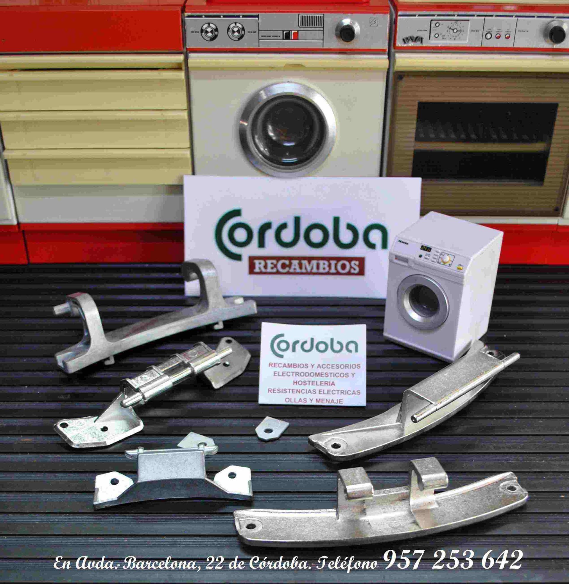 Una lavadora y una secadora están una al lado de la otra en una mesa.