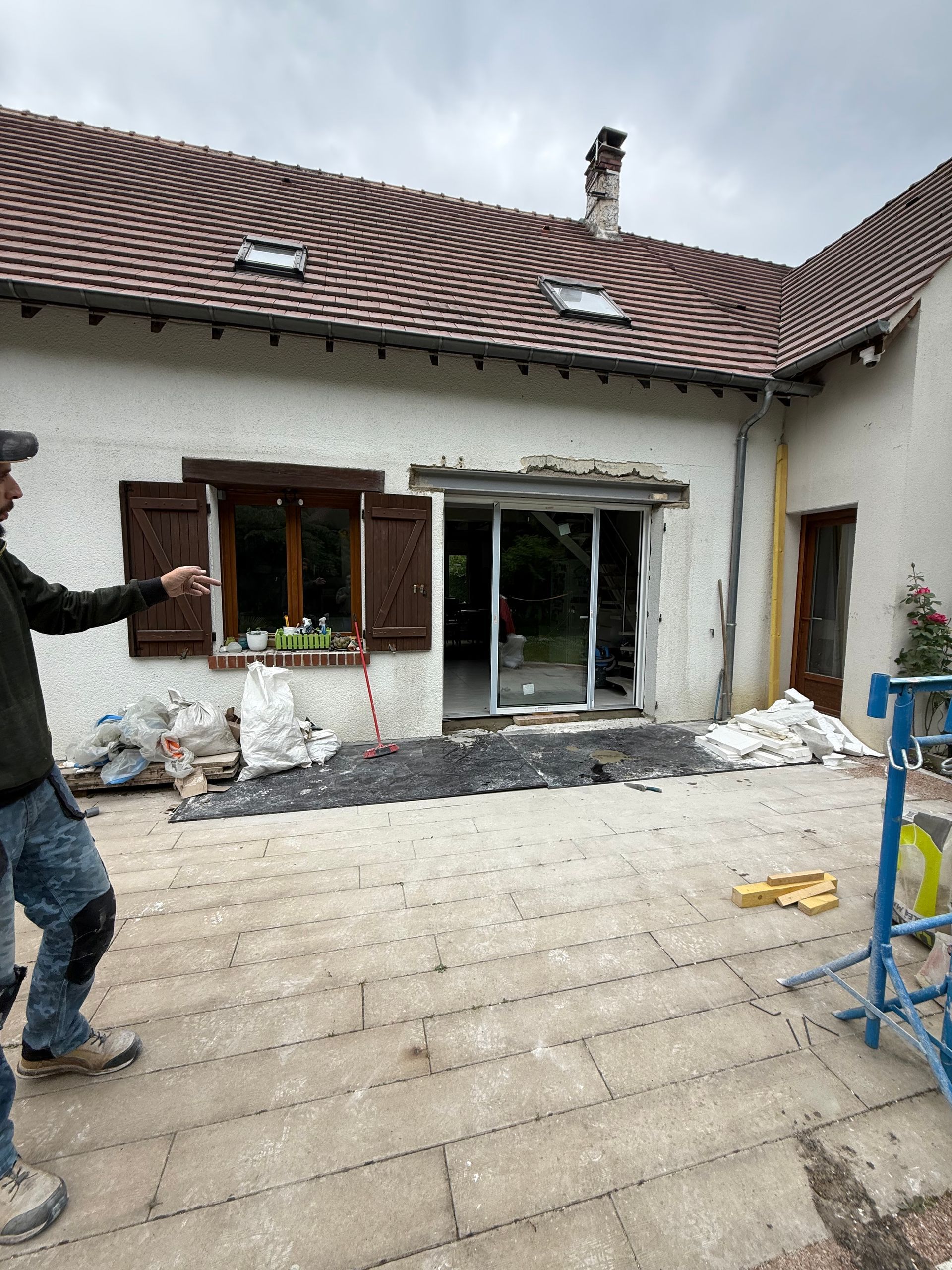 Extérieur d'un bâtiment en construction.