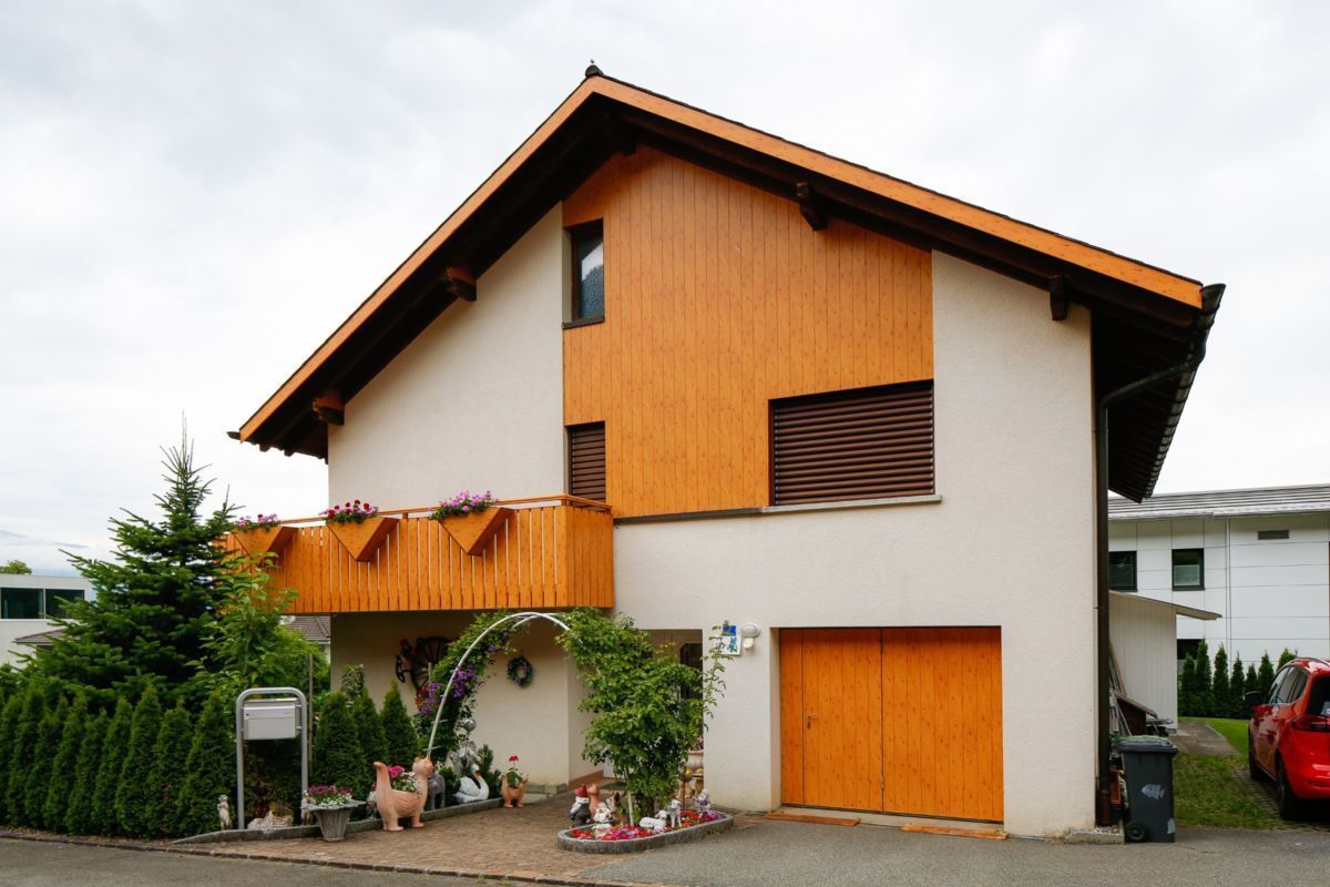 Grosses Einfamilienhaus, Arbeit der Klaus Nigg Bau- und Kunstschlosserei AG