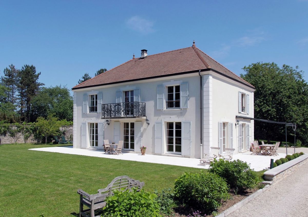 Klappläden an einer Villa