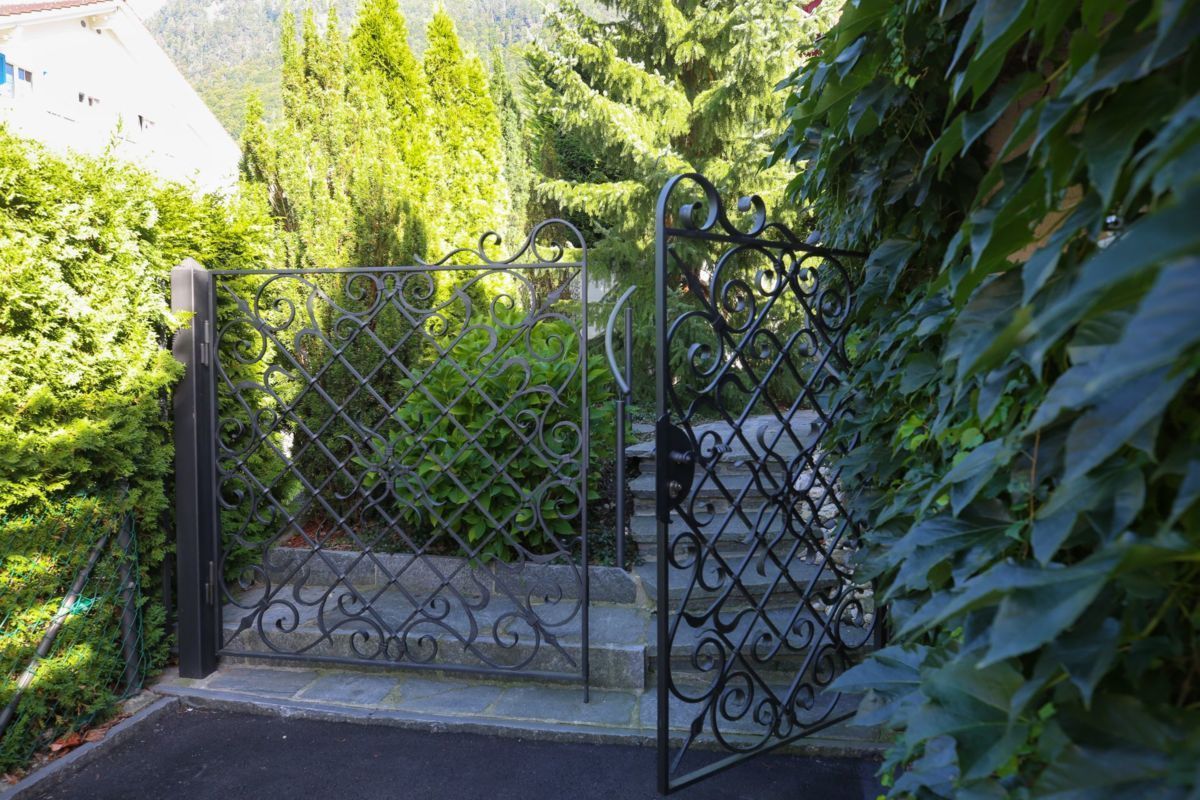 Schmiedeeiserner Zaun