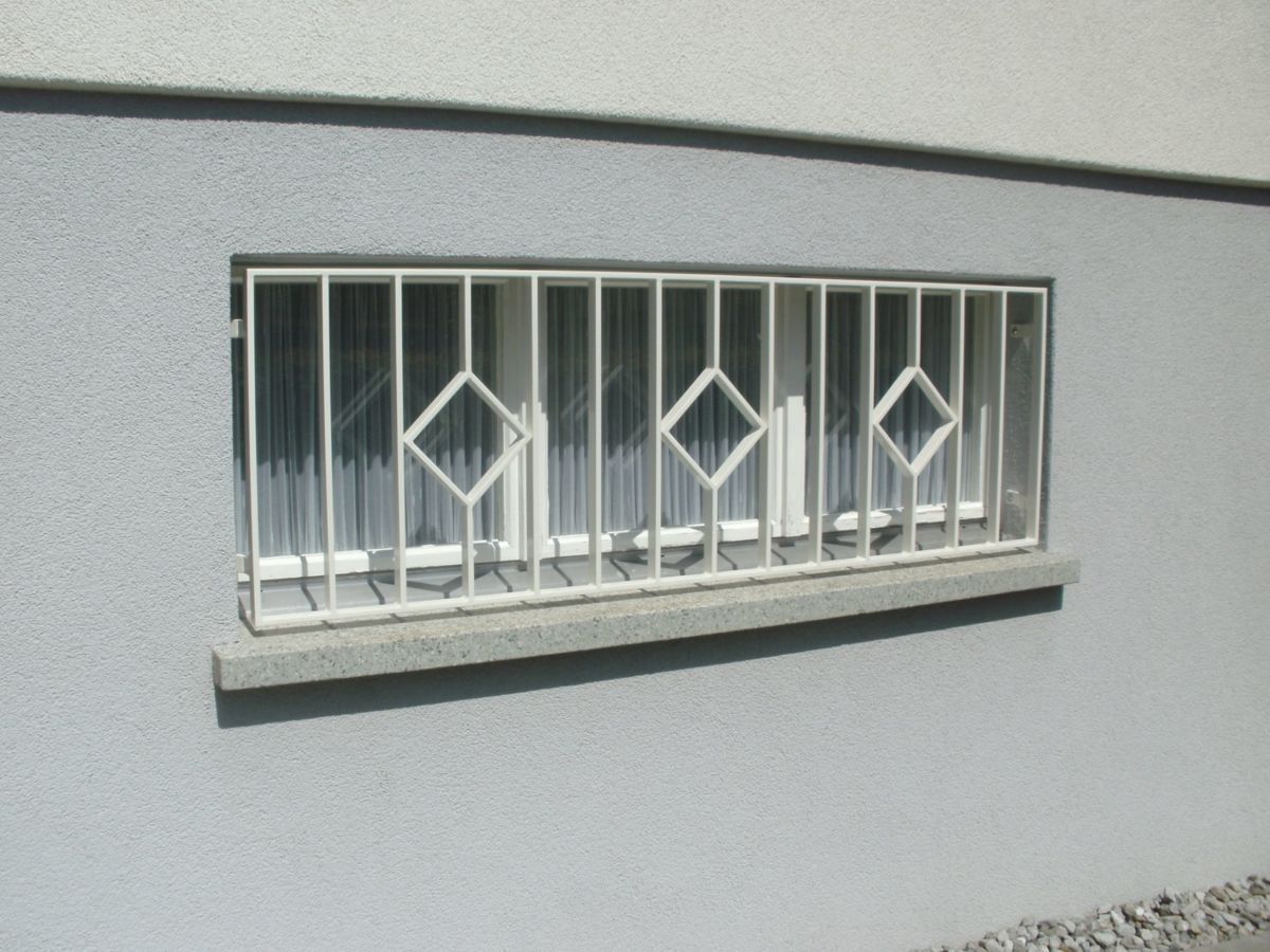 Schmiedeeisernes Fenstergitter